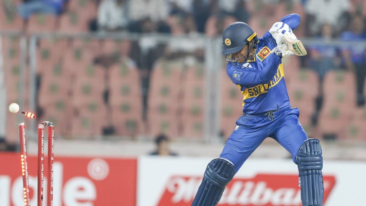 Malsha Shehani is bowled, India vs Sri Lanka, 3rd T20I, Thiruvananthapuram, December 26, 2025