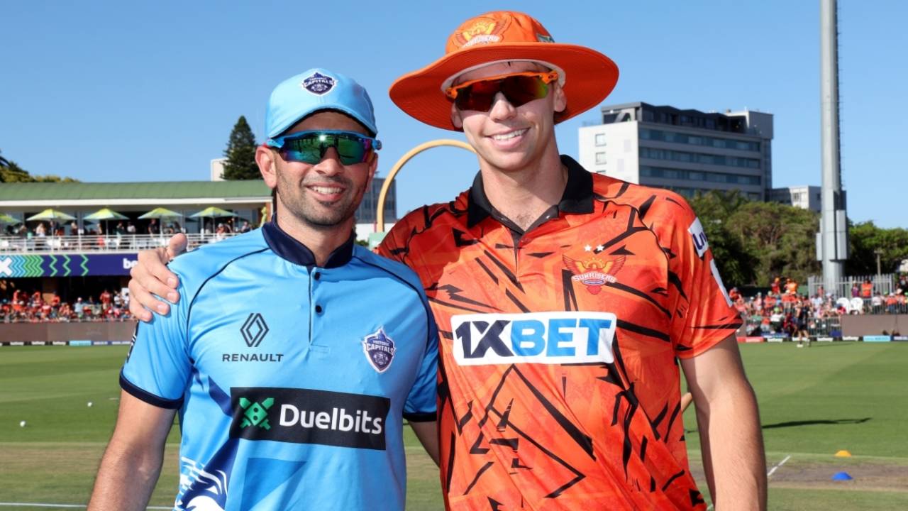 Captains Keshav Maharaj and Tristan Stubbs meet up ahead of the toss, Sunrisers Eastern Cape vs Pretoria Capitals, SA20 2025-26, Gqeberha, December 29, 2025