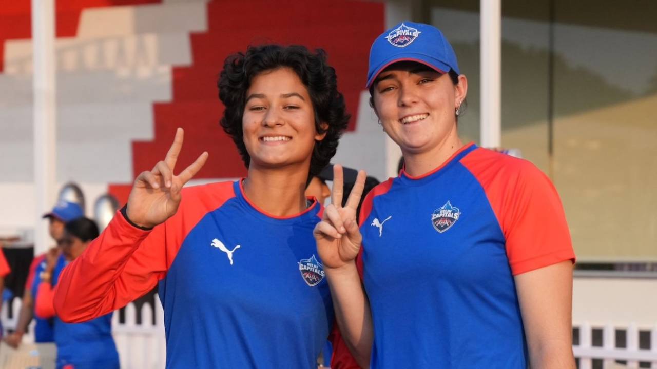Deeya Yadav and Lucy Hamilton catch up, WPL 2026, Goa, December 31, 2025