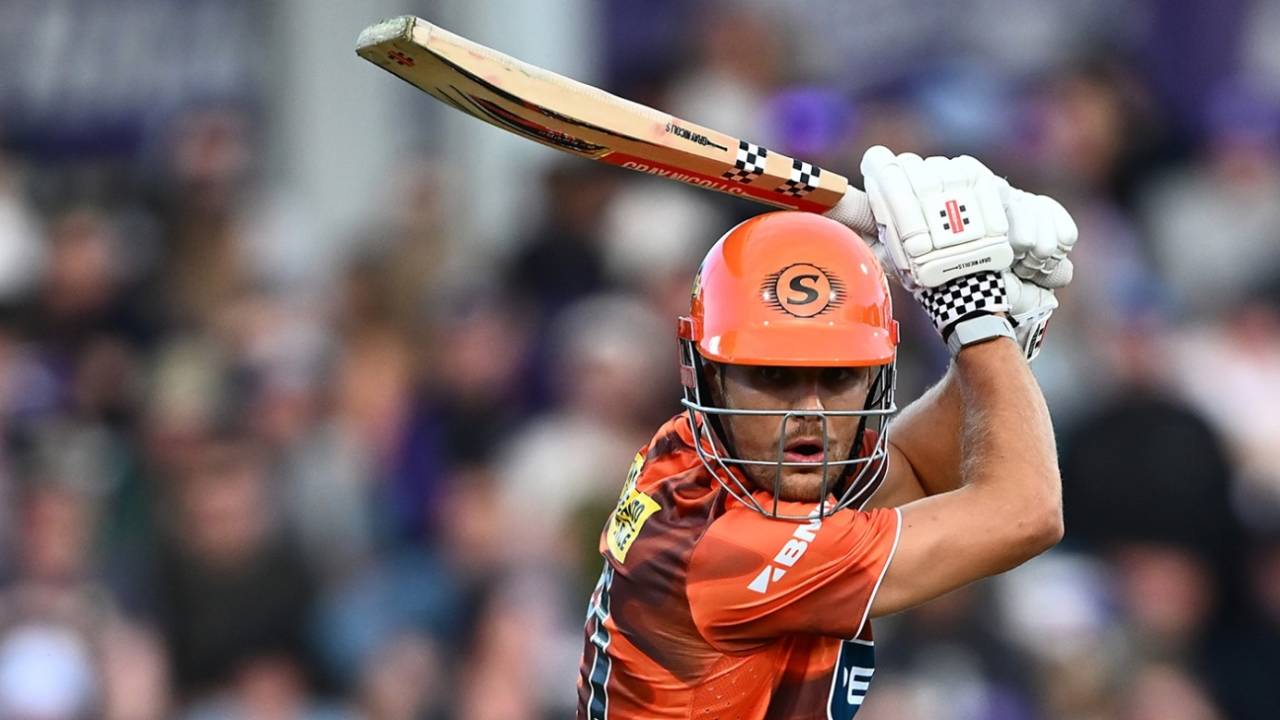 Aaron Hardie slashes one away, Hobart Hurricanes vs Perth Scorchers, Hobart, January 1, 2026