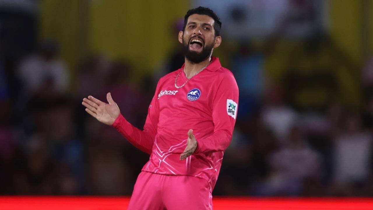 Sikandar Raza picked up 3 for 27 in his four overs, Paarl Royals vs MI Cape Town, SA 2026, Paarl, January 2, 2026