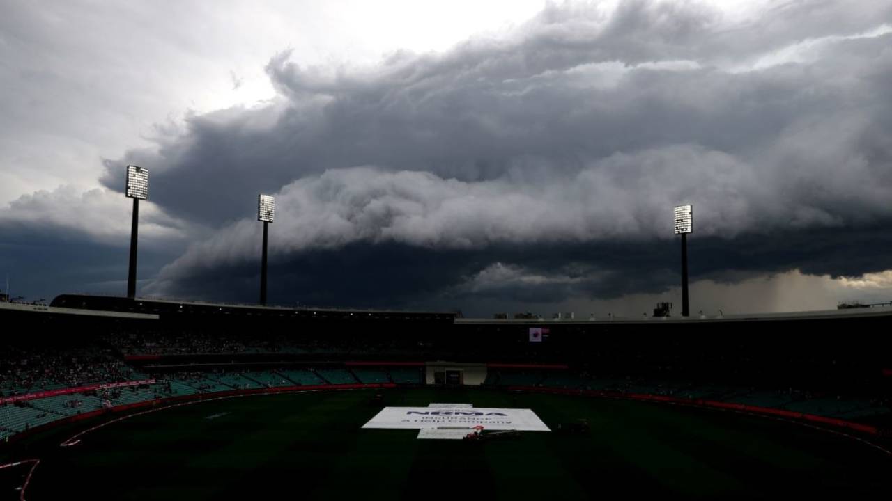 Rain and bad light stopped play at the SCG, Australia vs England, 5th Test, Sydney, January 4, 2025
