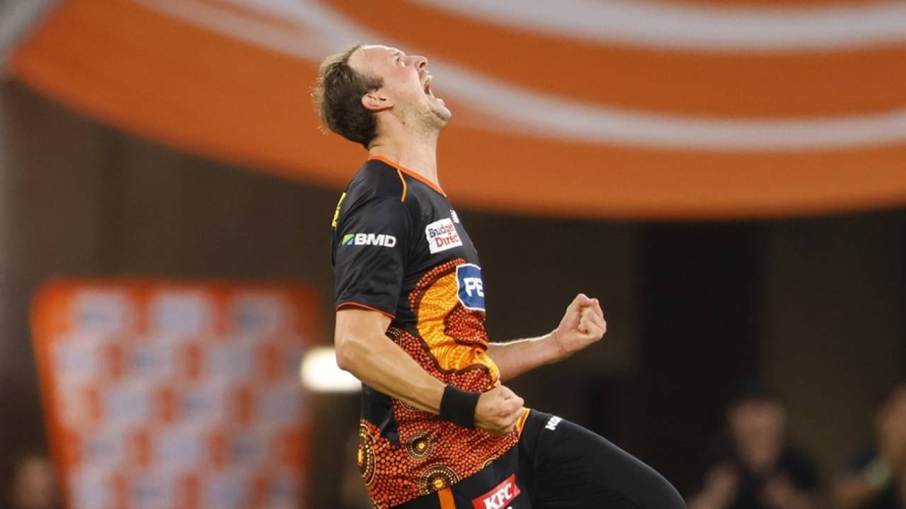 Joel Paris celebrates a wicket, Perth Scorchers vs Adelaide Strikers, Perth, BBL, January 4, 2026