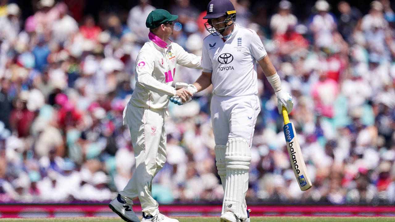 Joe Root gets a handshake from Steven Smith after being dismissed, Australia vs England, 5th Test, Sydney, January 5, 2025