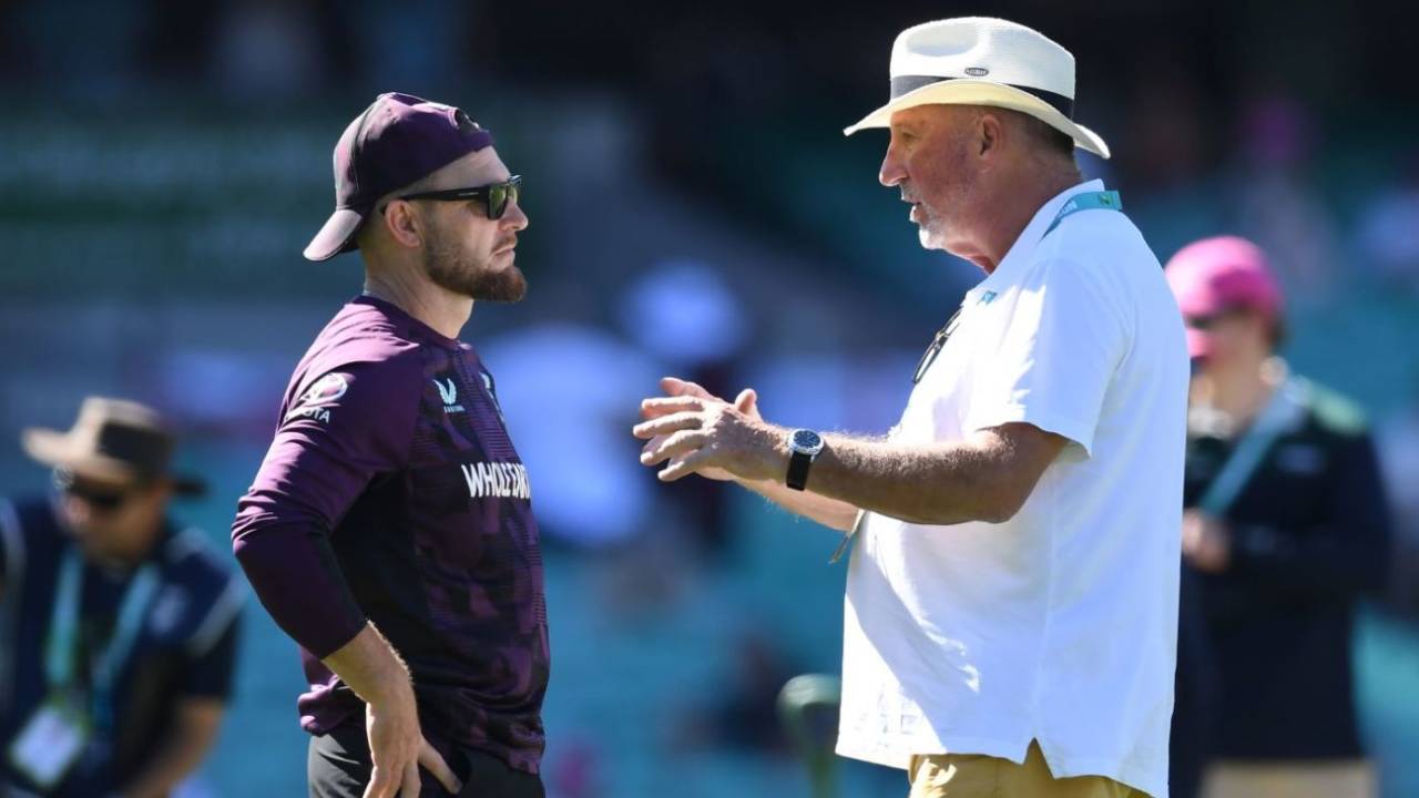 Brendon McCullum speaks with Sir Ian Botham prior to play, Australia vs England, 5th Test, Sydney, January 7, 2025