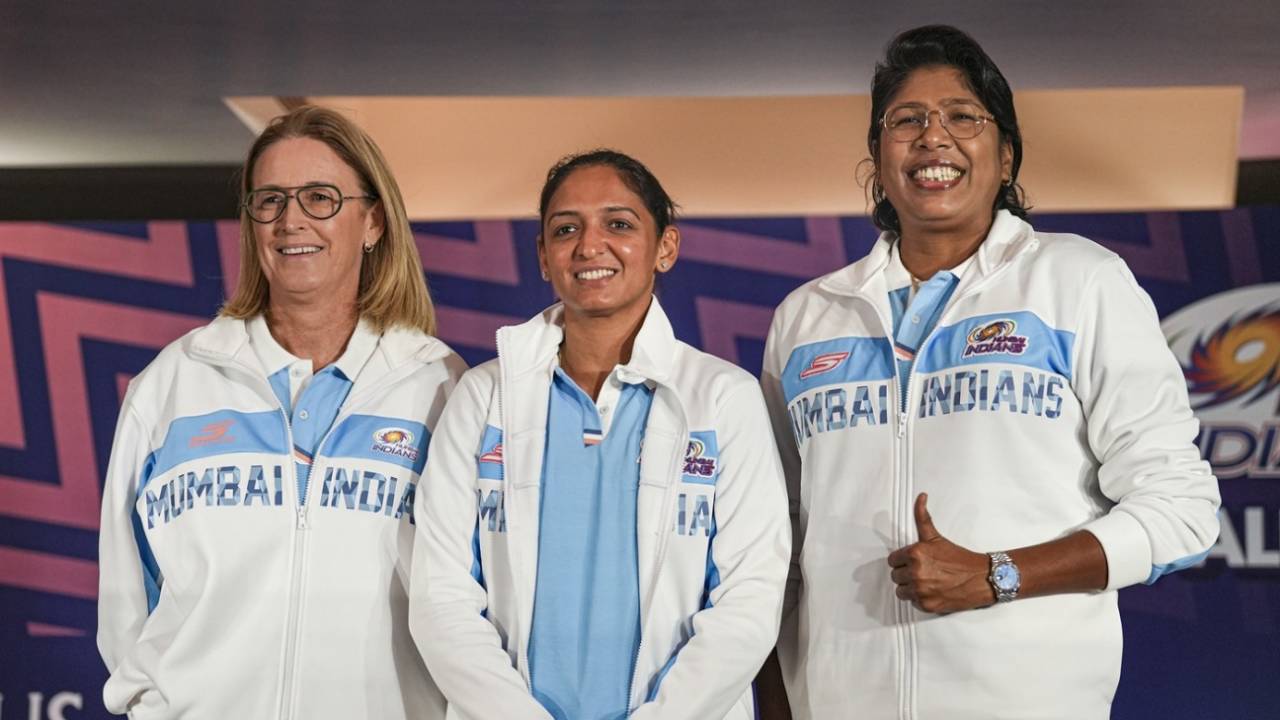 Lisa Keightley, Harmanpreet Kaur and Jhulan Goswami at a press conference, Mumbai, January 7, 2025