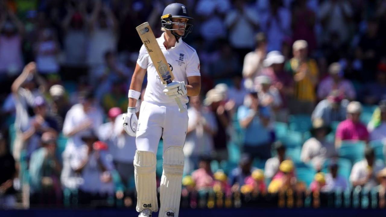 Jacob Bethell celebrates reaching 150, Australia vs England, 5th Test, Sydney, January 8, 2025