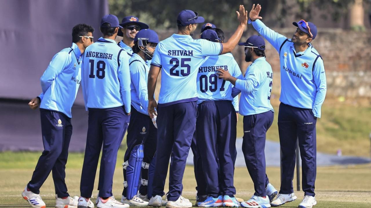 Mumbai's players get together to celebrate a wicket, Mumbai vs Punjab, Vijay Hazare Trophy 2025-26, Jaipur, January 8, 2026