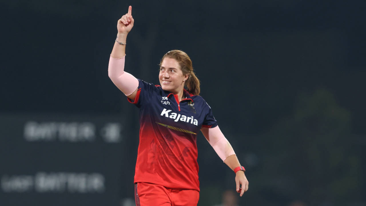 Nadine de Klerk got Kiran Navgire and Shweta Sehrawat in the ninth over, Royal Challengers Bengaluru vs UP Warriorz, WPL, Navi Mumbai, January 12, 2026
