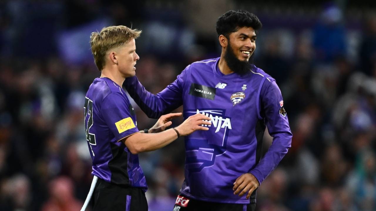 Nathan Ellis and Rishad Hossain picked up wickets in the middle overs, Hobart Hurricanes vs Brisbane Heat, BBL, Hobart, January 14, 2026