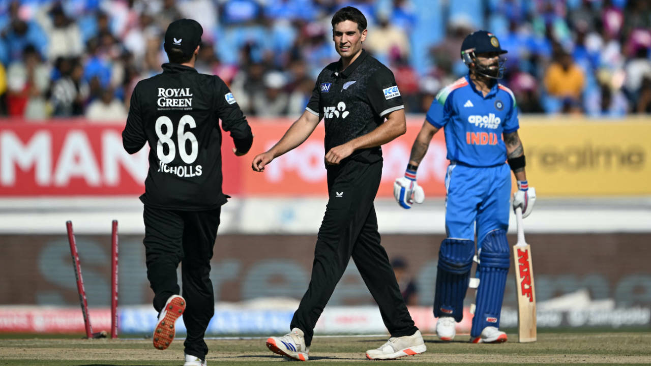 Virat Kohli chopped on against Kristian Clarke, India vs New Zealand, 2nd ODI, Rajkot, January 14, 2026