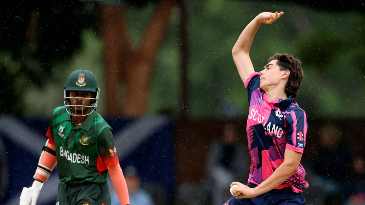 Finlay Jones runs in bowl a delivery, Scotland vs Bangladesh, U-19 World Cup 2026 warm-ups, Harare, January 13, 2026