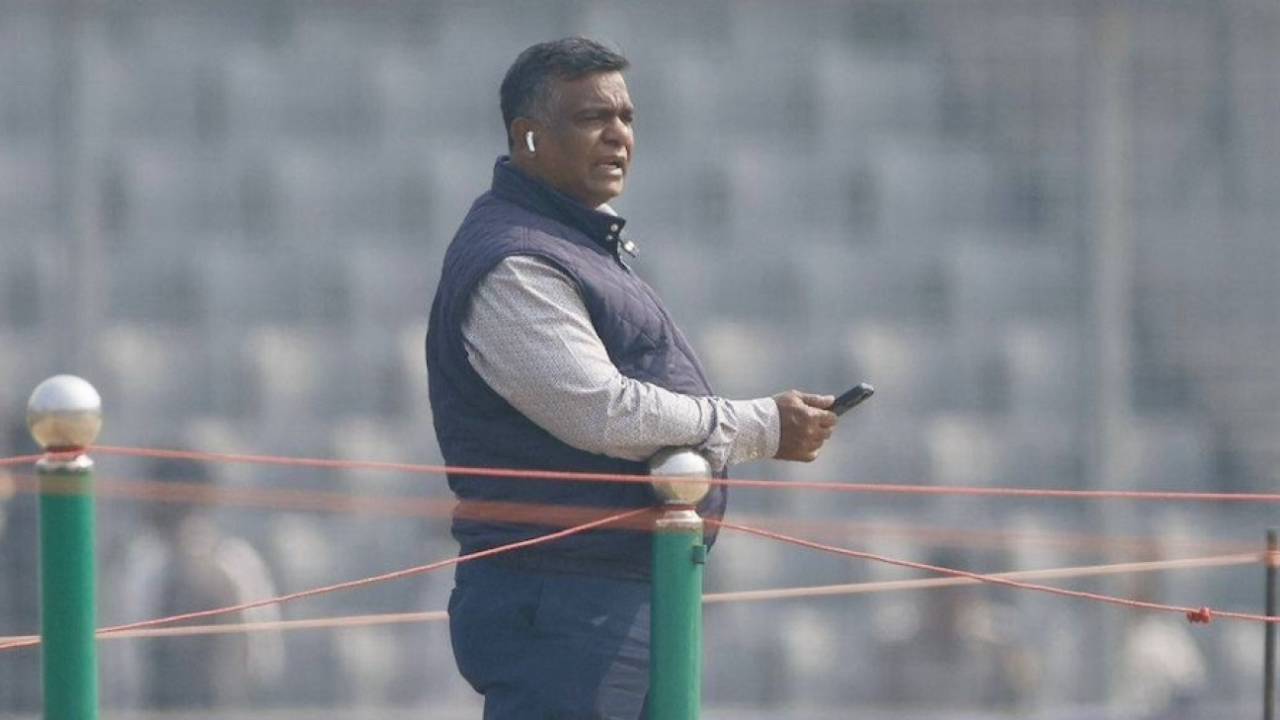 Aminul Islam in the middle after the Chattogram Royals and Noakhali Express teams did not arrive at the ground for the toss, Chattogram Royals vs Noakhali Express, Mirpur, BPL, January 15, 2026