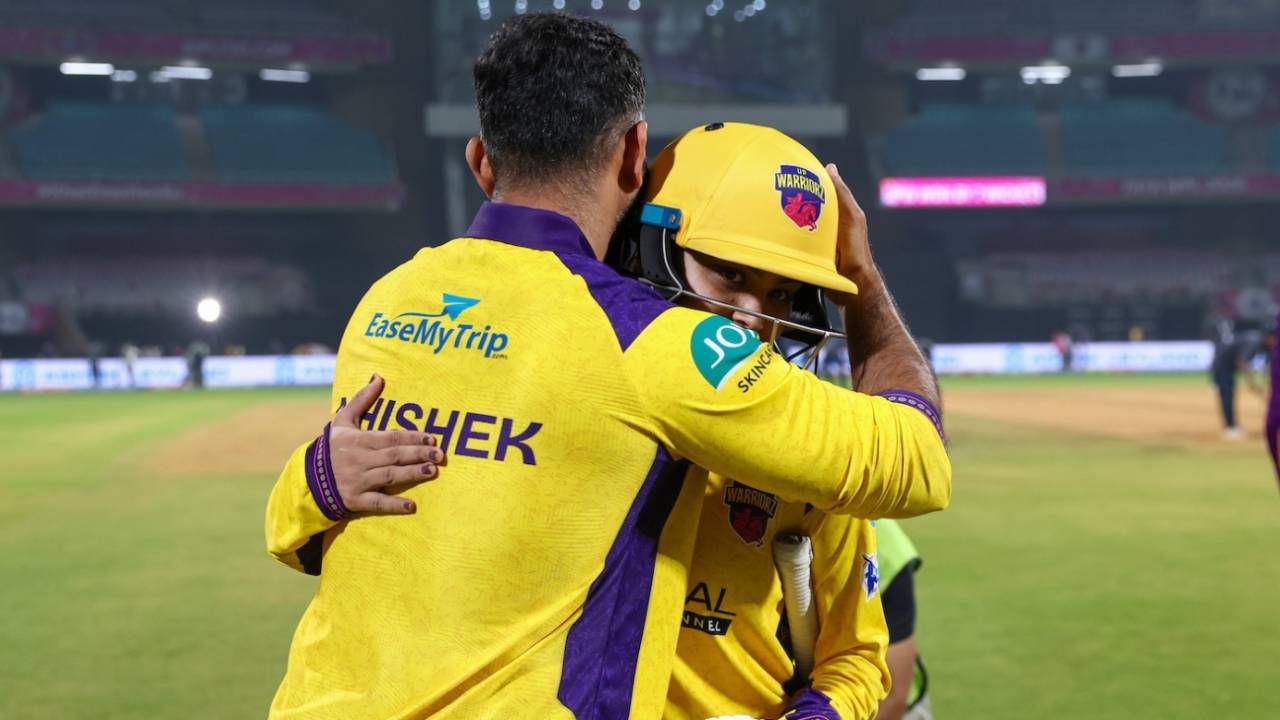 Abhishek Nayar gives Harleen Deol a hug after the win, Mumbai Indians vs UP Warriorz, WPL, Navi Mumbai, January 15, 2026