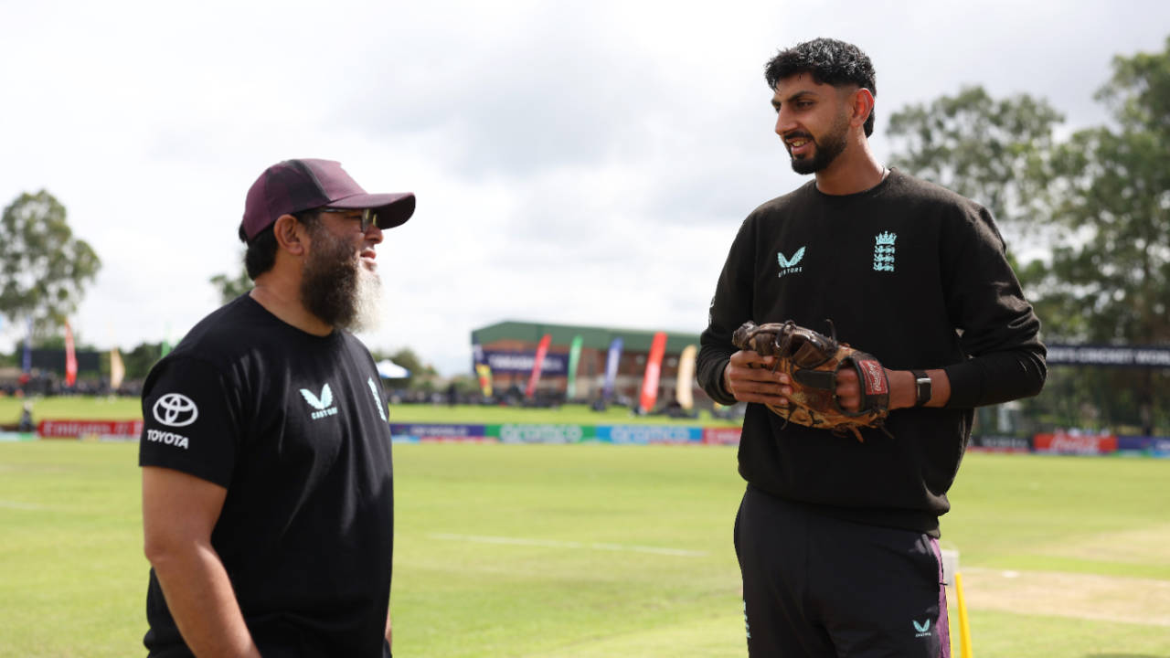 Mushtaq Ahmed and Shoaib Bashir at a training session in Zimbabwe, January 16, 2026