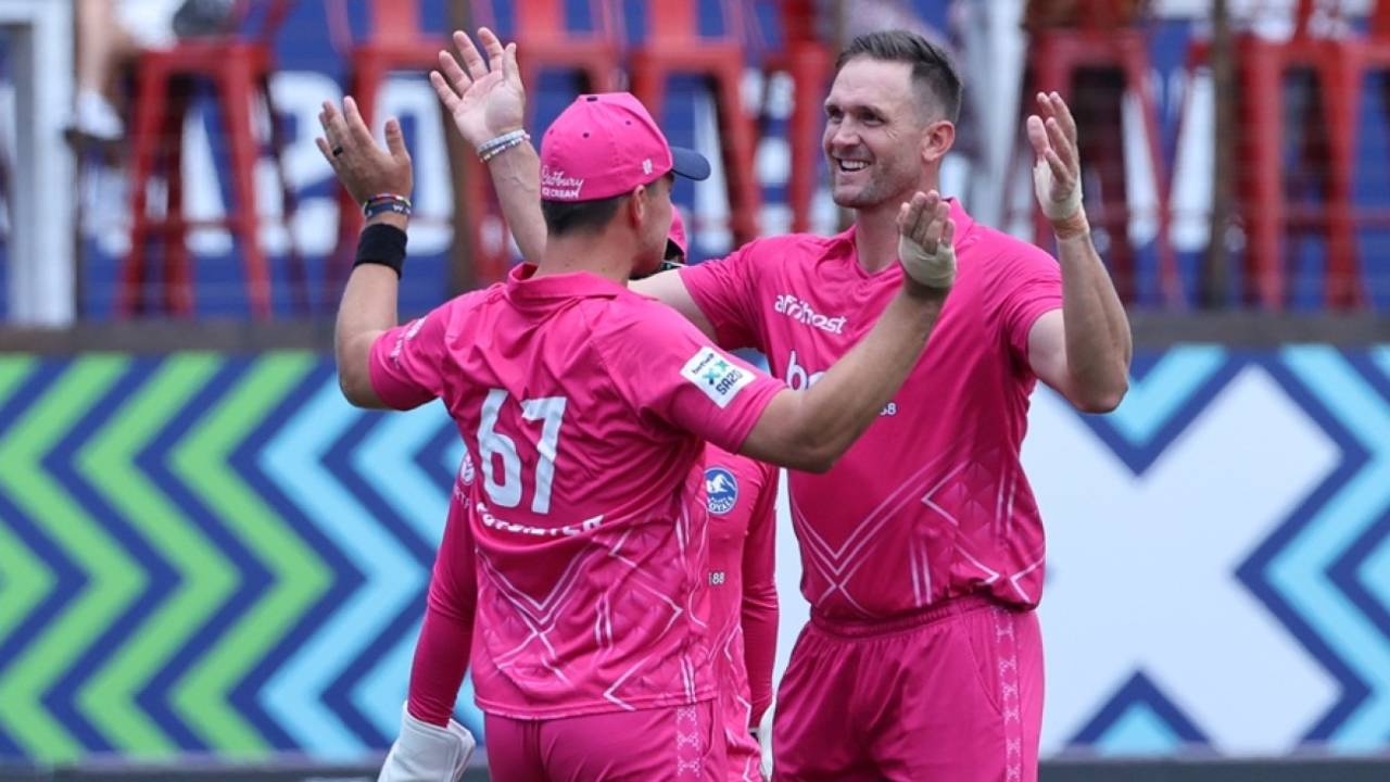 Hardus Viljoen struck with his first ball in the game, Durban's Super Giants vs Paarl Royals, SA20, Durban, January 17, 2025