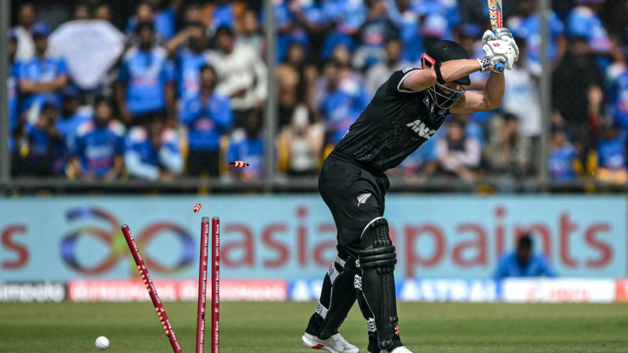 Henry Nicholls chopped on after getting caught between playing and leaving, India vs New Zealand, 3rd ODI, Indore, January 18, 2026
