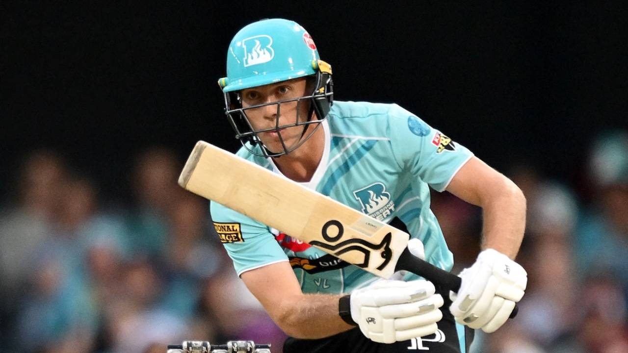 Nathan McSweeney plays defensively, Brisbane Heat vs Sydney Sixers, BBL, Brisbane, December 18, 2025