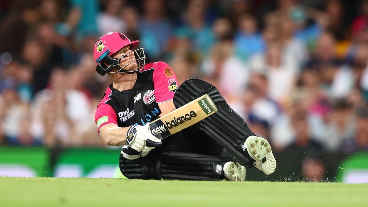 Steven Smith plays a rolling scoop, Brisbane Heat vs Sydney Sixers, BBL, Brisbane, December 18, 2025