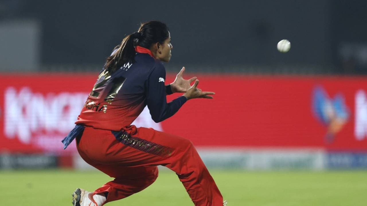 Radha Yadav takes the catch to dismiss Anushka Sharma, Gujarat Giants vs Royal Challengers Bengaluru, WPL 2026, January 19, 2026