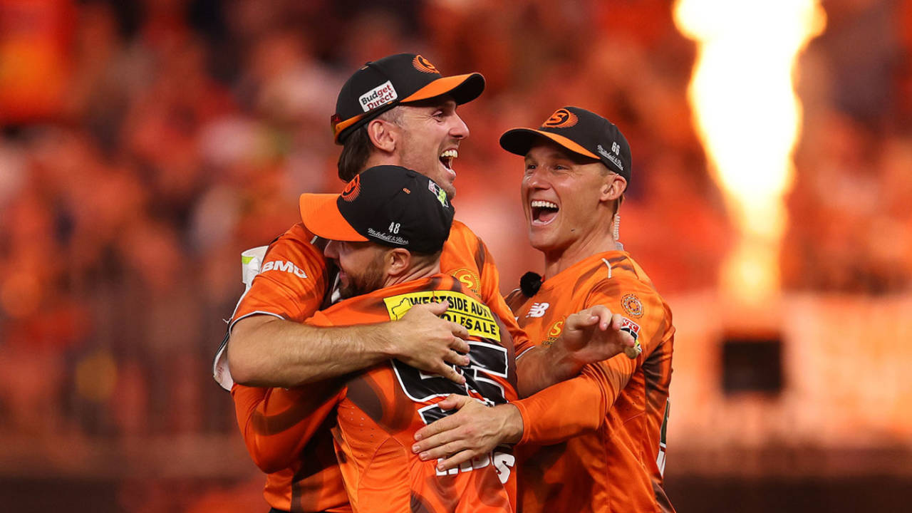 Perth Scorchers celebrate booking their spot in a home final, Perth Scorchers vs Sydney Sixers, BBL, Qualifier, Optus Stadium, January 20, 2026