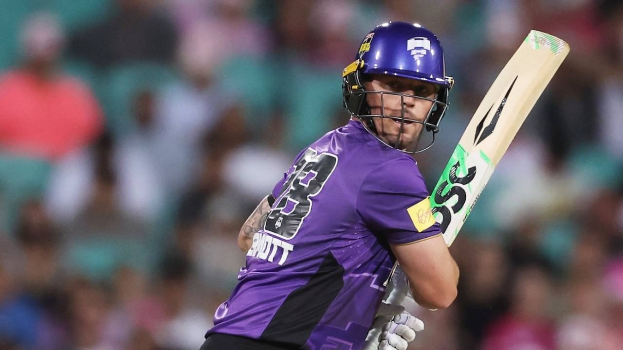 Ben McDermott cuts the ball away, Hobart Hurricanes vs Sydney Sixers, BBL Challengers, Sydney, December 23, 2025