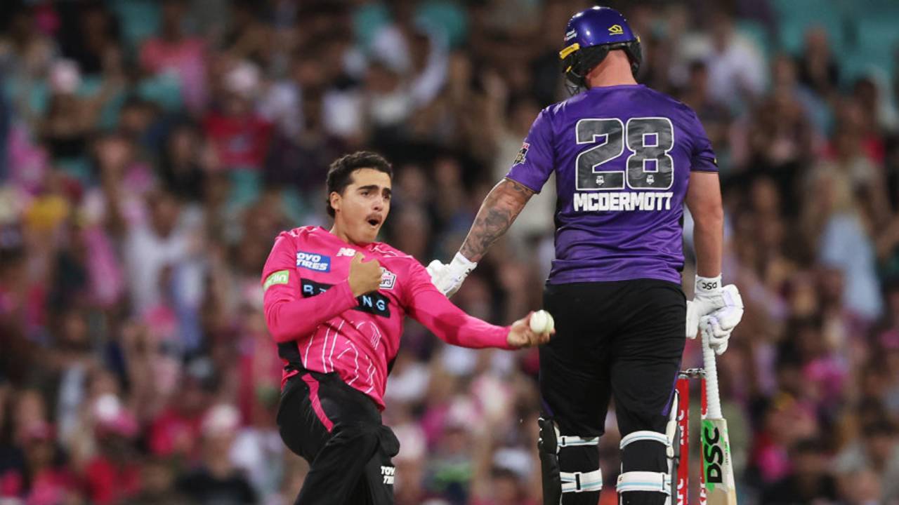 Joel Davies celebrates his return catch to remove Matthew Wade, Hobart Hurricanes vs Sydney Sixers, BBL Challengers, Sydney, December 23, 2025