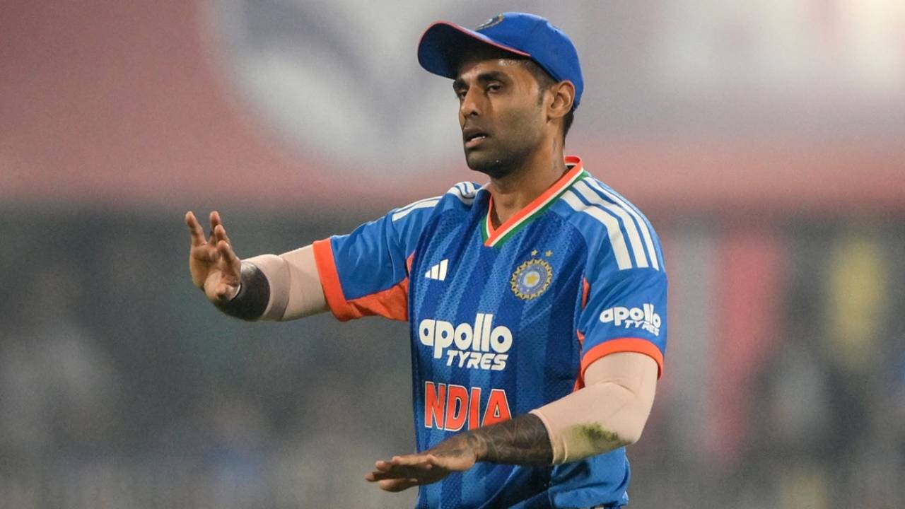 Suryakumar Yadav adjusts his field, India vs New Zealand, 3rd T20I, Guwahati, January 25, 2026