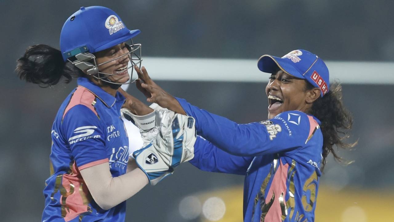 Hayley Matthews picked up three wickets in her first two overs, Mumbai Indians vs Royal Challengers Bengaluru, WPL 2026, Vadodara, January 26, 2026