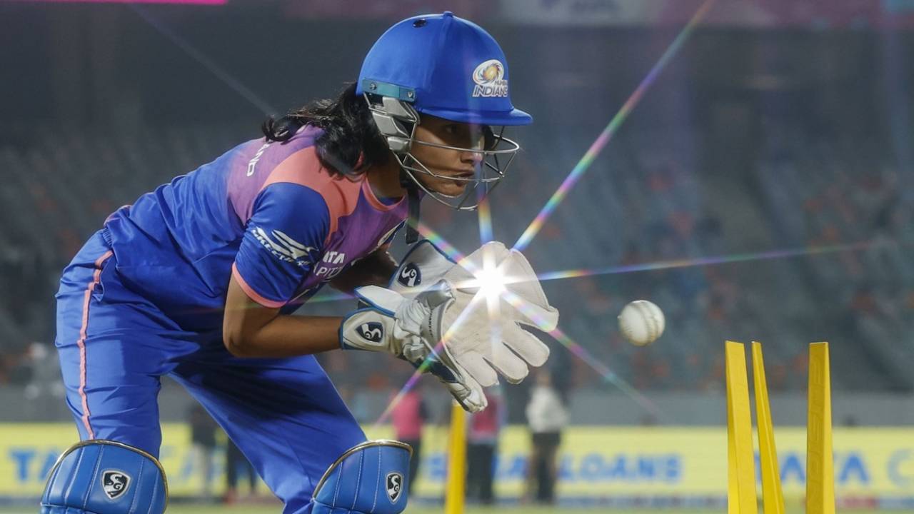 Rahila Firdous does her wicketkeeping drill, Gujarat Giants vs Mumbai Indians, WPL, Vadodara, January 30, 2026