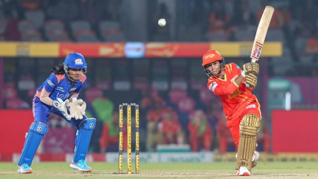 Anushka Sharma goes over the in-field, Gujarat Giants vs Mumbai Indians, WPL, Vadodara, January 30, 2026