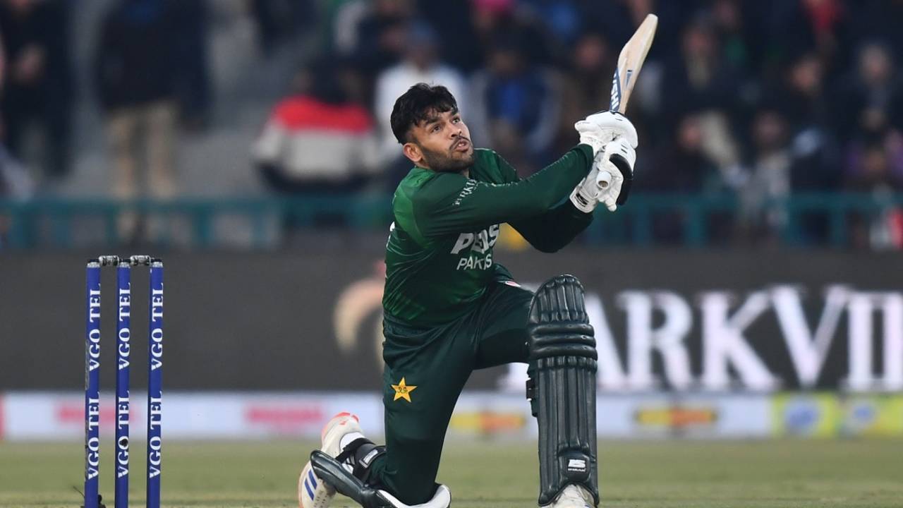 Usman Khan brings out a slog-sweep, Pakistan vs Australia, 2nd T20I, Lahore, January 31, 2026