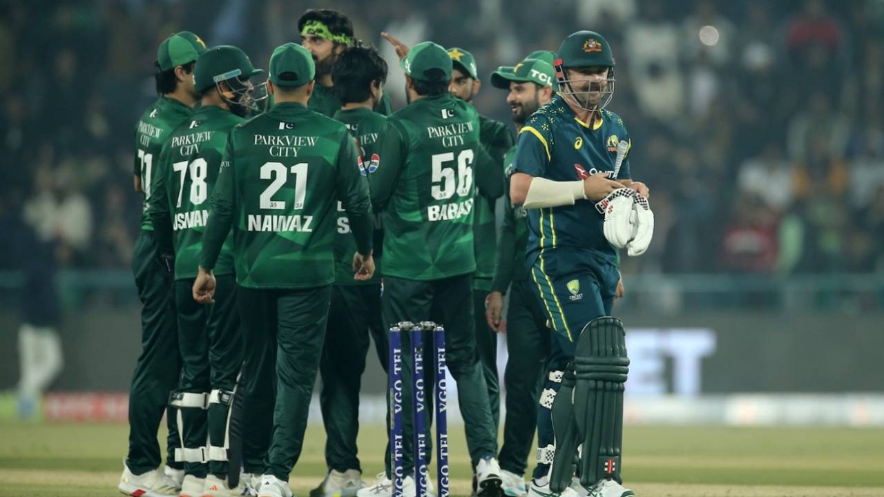 Pakistan players celebrate the wicket of Travis Head, Pakistan vs Australia, 2nd T20I, Lahore, January 31, 2026