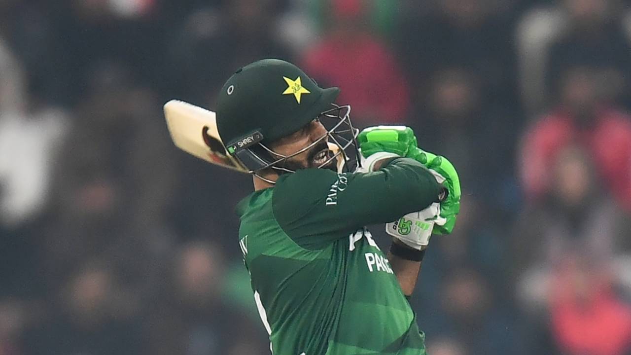 Shadab Khan hit five sixes in a 19-ball 46, Pakistan vs Australia, 3rd T20I, Lahore, February 1, 2026