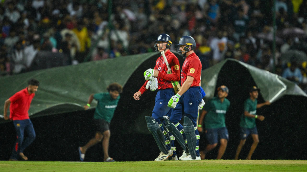 Jos Buttler and Tom Banton leave the field as the rain arrives, Sri Lanka vs England, 2ns T20I, Pallekele, February 1, 2026