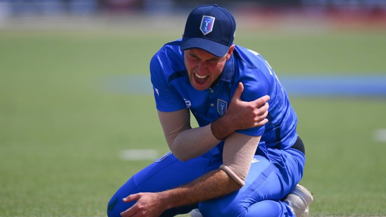 Wayne Madsen hurt his shoulder while fielding, Italy vs Scotland, Men's T20 World Cup, Kolkata, February 9, 2026