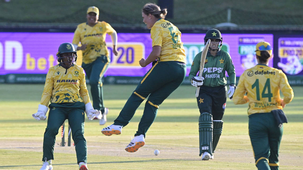 Kayla Reyneke celebrates her maiden international wicket, 1st T20I, South Africa vs Pakistan, Potchefstroom, February 10, 2026