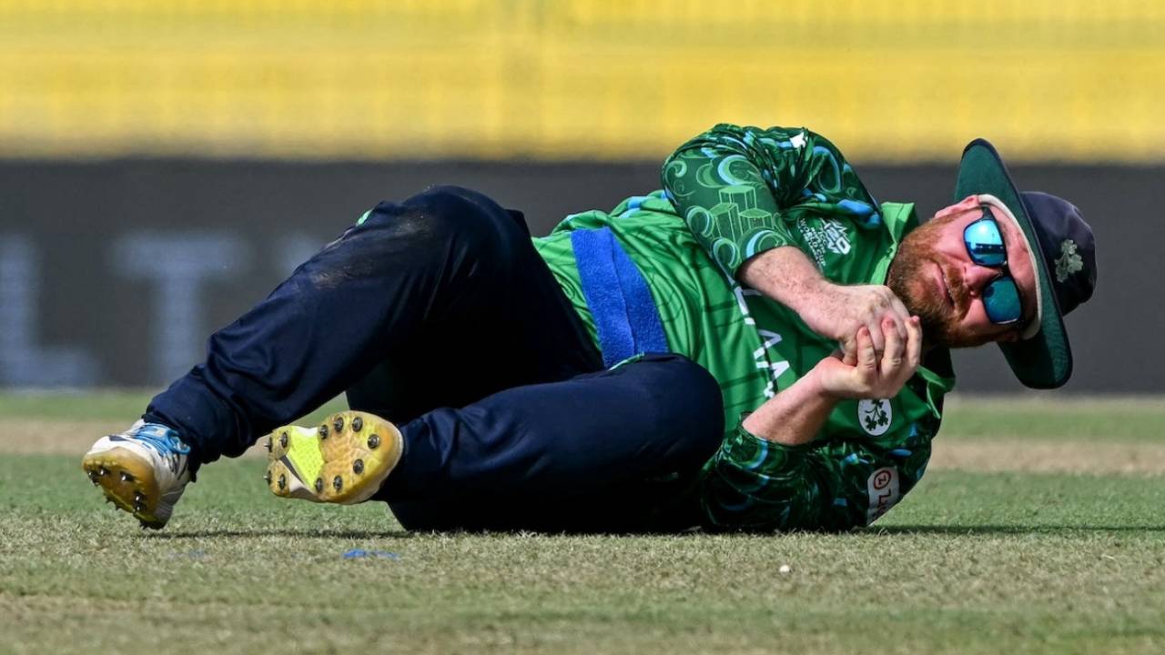 Paul Stirling takes a tumble after taking the catch to dismiss Josh Inglis, Australia vs Ireland, T20 World Cup, Colombo, February 11, 2026