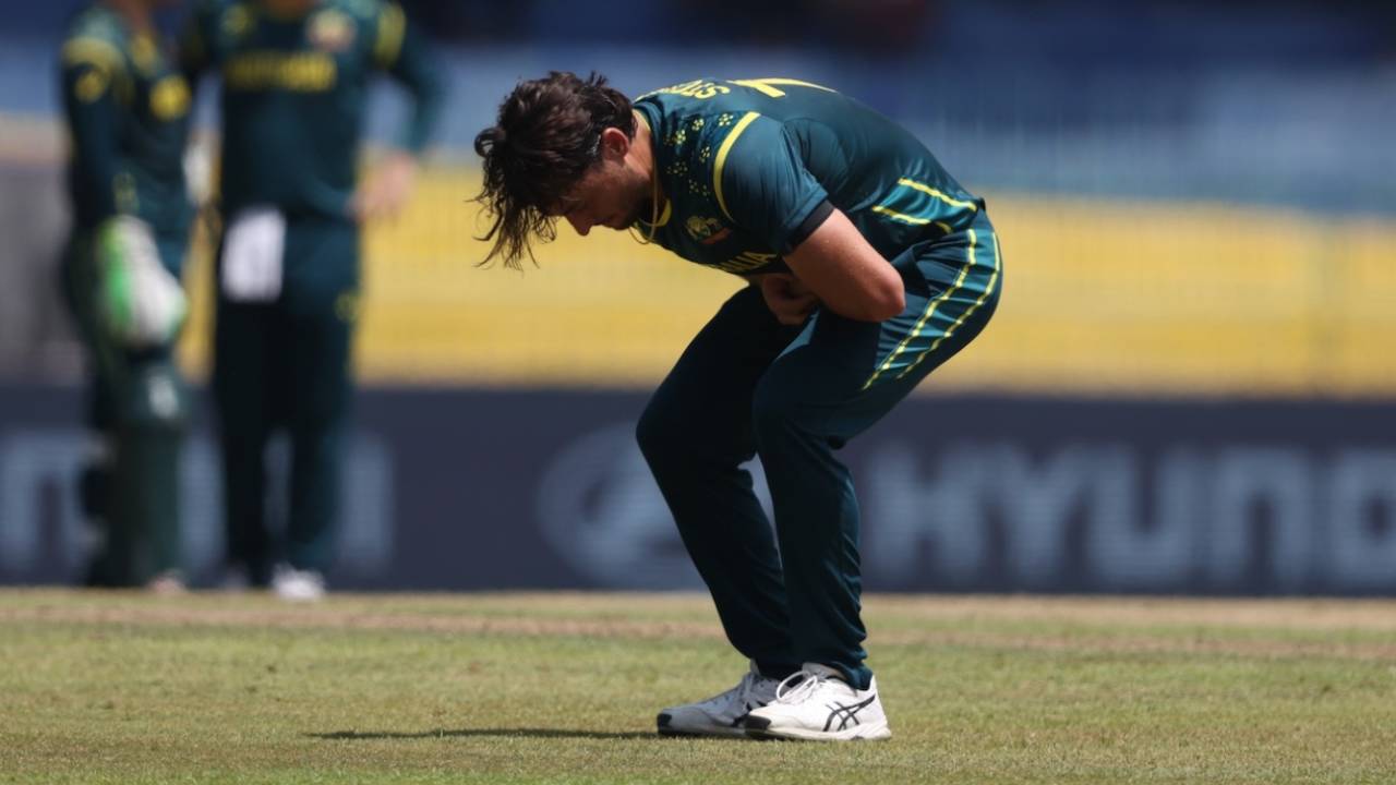 Marcus Stoinis copped a blow trying to take a catch off his own bowling, Australia vs Zimbabwe, T20 World Cup, Colombo, February 13, 2026