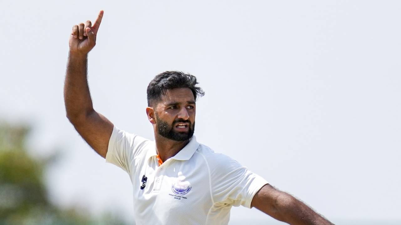 Auqib Nabi goes up in appeal, Jammu & Kashmir vs Karnataka, Ranji Trophy final, Hubballi, 4th day, February 27, 2026