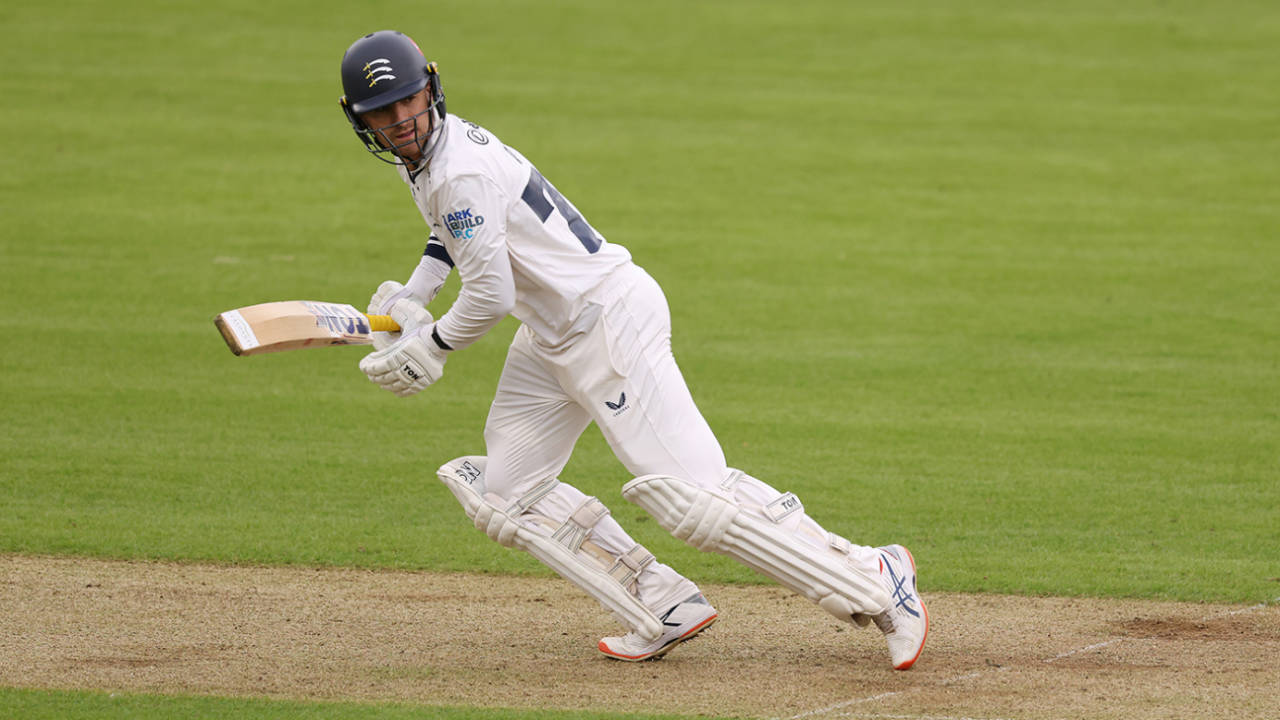Leus du Plooy anchored the Middlesex effort on day one, Middlesex vs Gloucestershire, County Championship, Division Two, Lord's, April 3, 2026