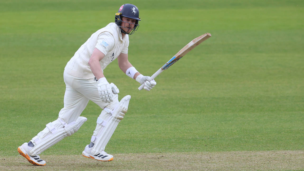 Sam Northeast sets off for a run, Durham vs Kent, County Championship, Division Two, Chester-le-Street, April 4, 2026