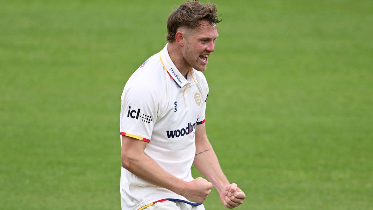 Jamie Porter ripped through the top order, Warwickshire vs Essex, County Championship, Division One, Edgbaston, April 17, 2026