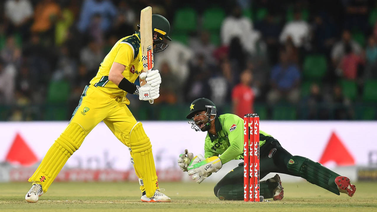 Ghazi Ghori showed superb awareness to grab Oli Peake's inside edge, Pakistan vs Australia, 3rd ODI, Lahore, June 4, 2026