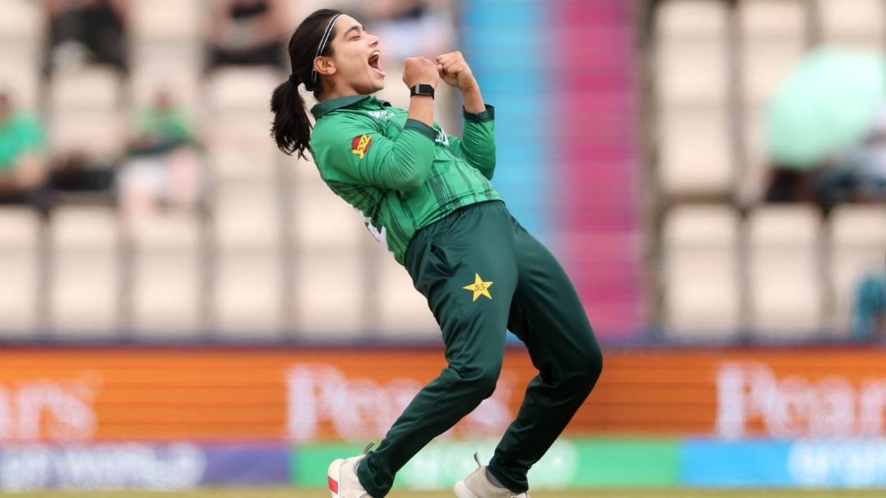 Fatima Sana celebrates after trapping Sharmin Akhter, Pakistan vs Bangladesh, Women's T20 World Cup, Southampton, June 20, 2026