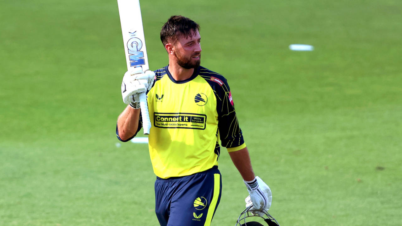 James Vince soaks in the applause for his 125, Hampshire vs Essex, Men's T20 Blast Quarter Finals, Utilita Bowl, July 15, 2026