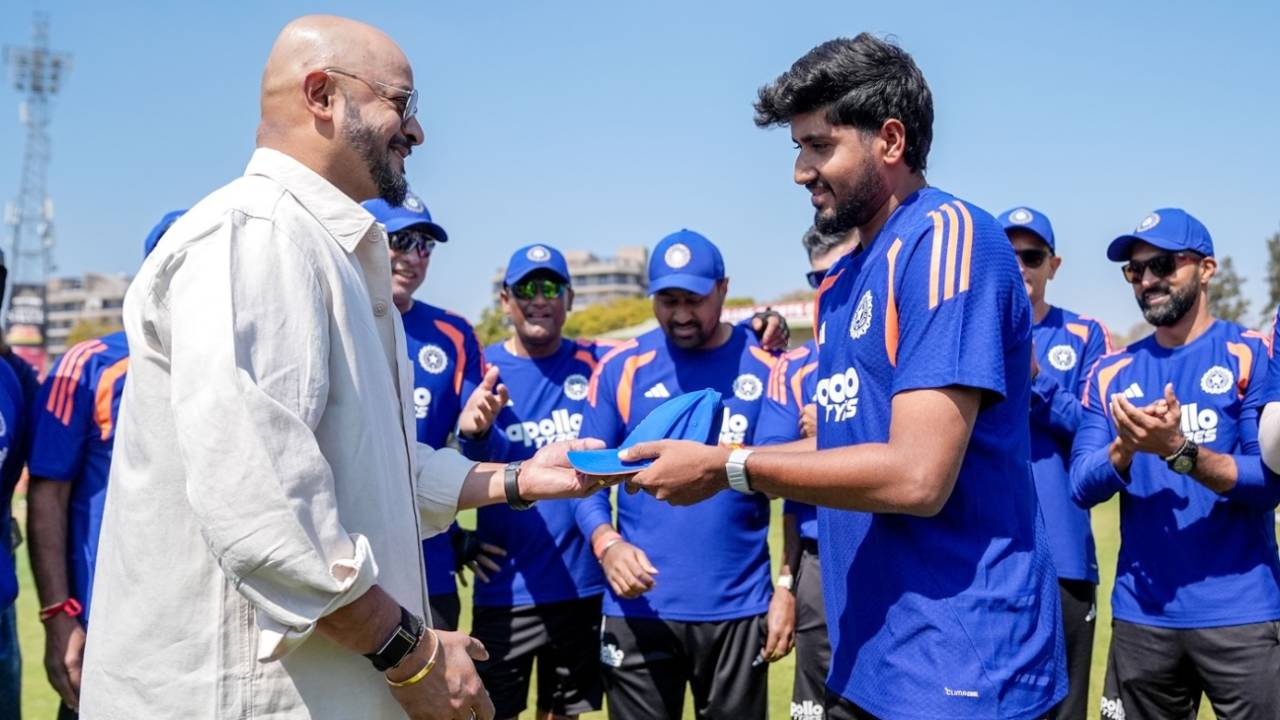 Yash Thakur receives his T20I cap from Murali Kartik, Zimbabwe vs India, 2nd T20I, Harare, July 25, 2026