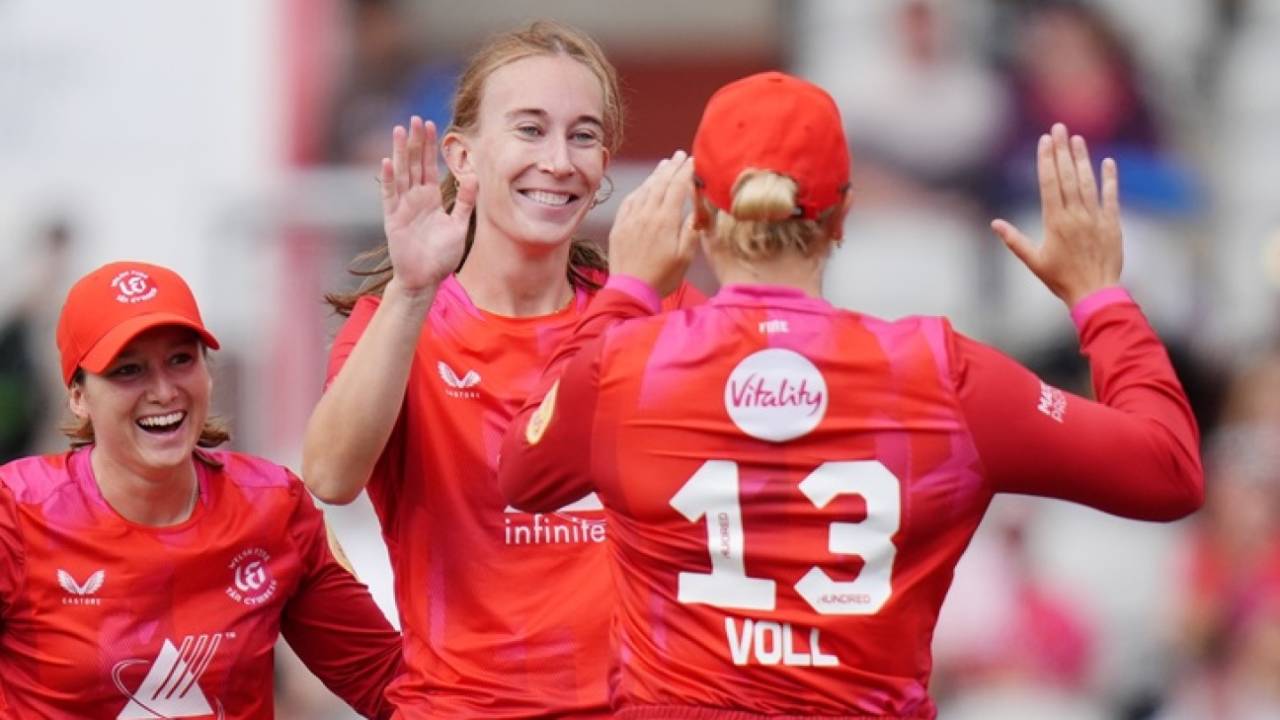 Orla Prendergast landed three early blows, Manchester Super Giants vs Welsh Fire, Women's Hundred, Manchester, August 5, 2026
