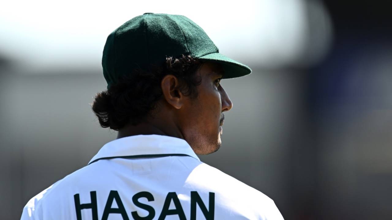 Hasan Mahmud keeps an eye on the goings-on, Australia vs Bangladesh, 1st Test, Darwin, 1st day, August 13, 2026