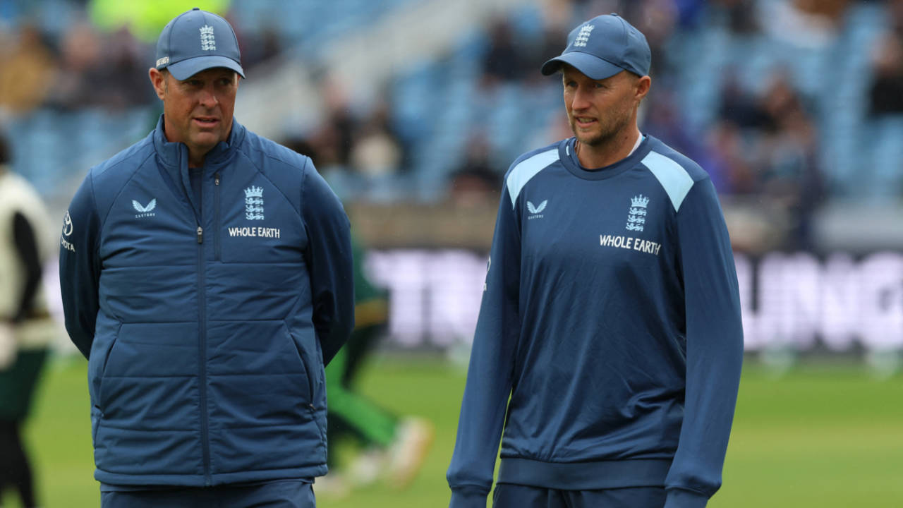 Joe Root and Marcus Trescothick wait for the delayed start on day two, England vs Pakistan, Headingley, 1st Men's Test, Day 2, August 20, 2026